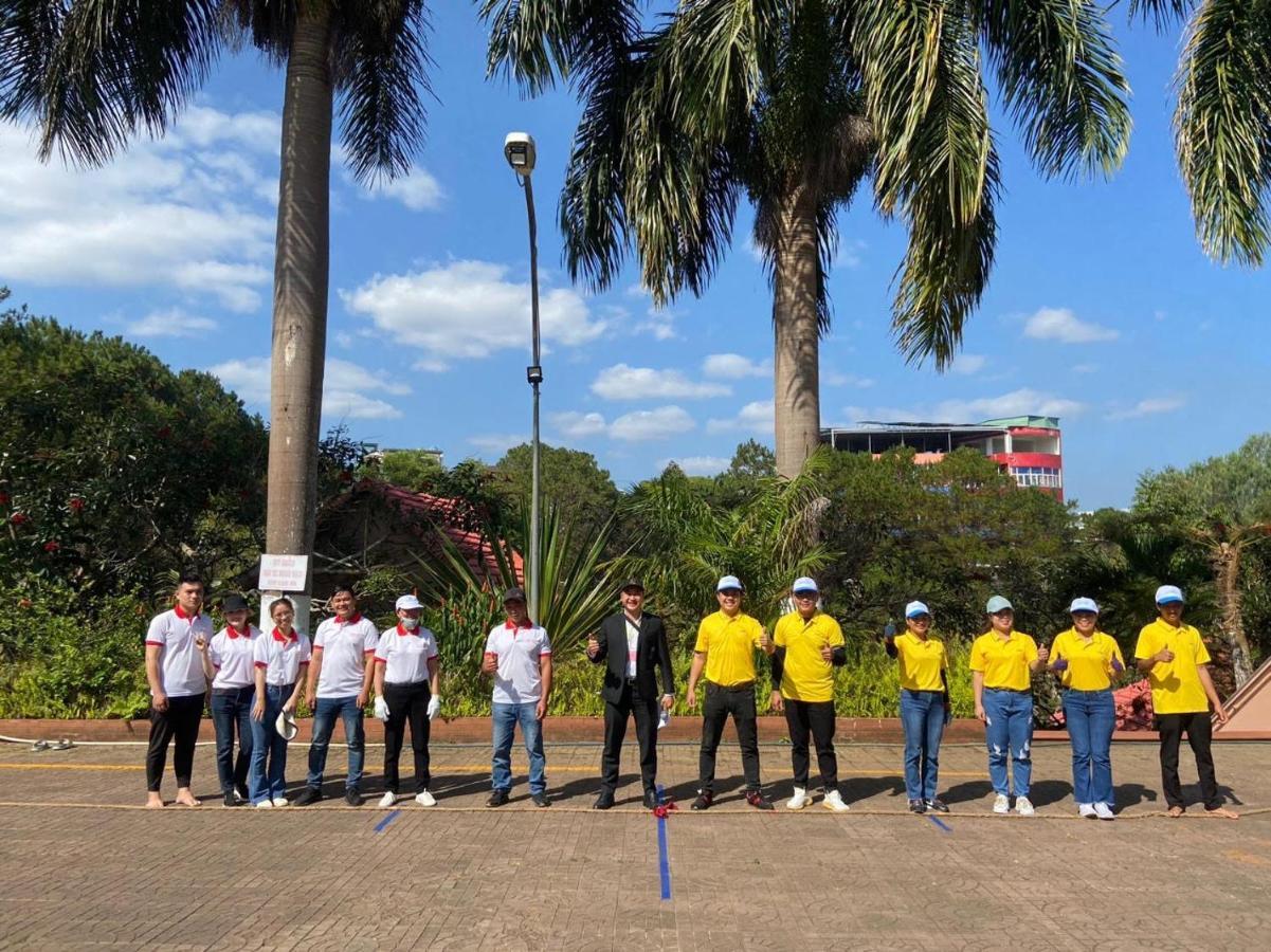 Hung Vuong Hotel Pleiku Buitenkant foto