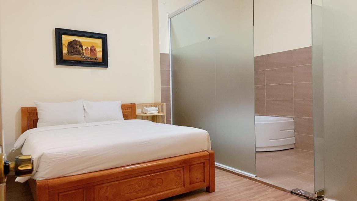Hung Vuong Hotel Pleiku Buitenkant foto
