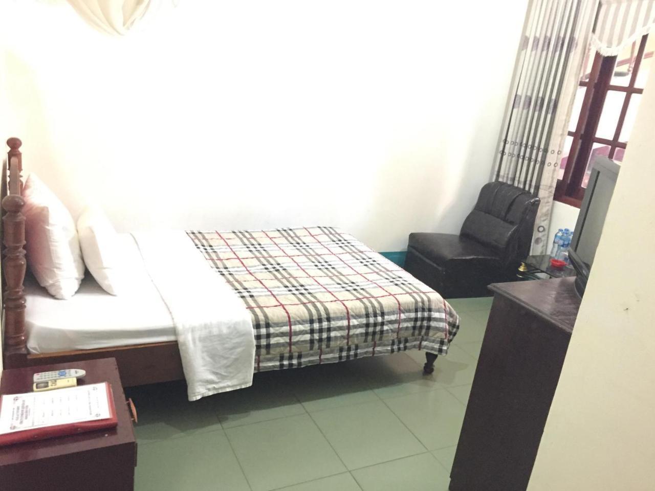 Hung Vuong Hotel Pleiku Buitenkant foto